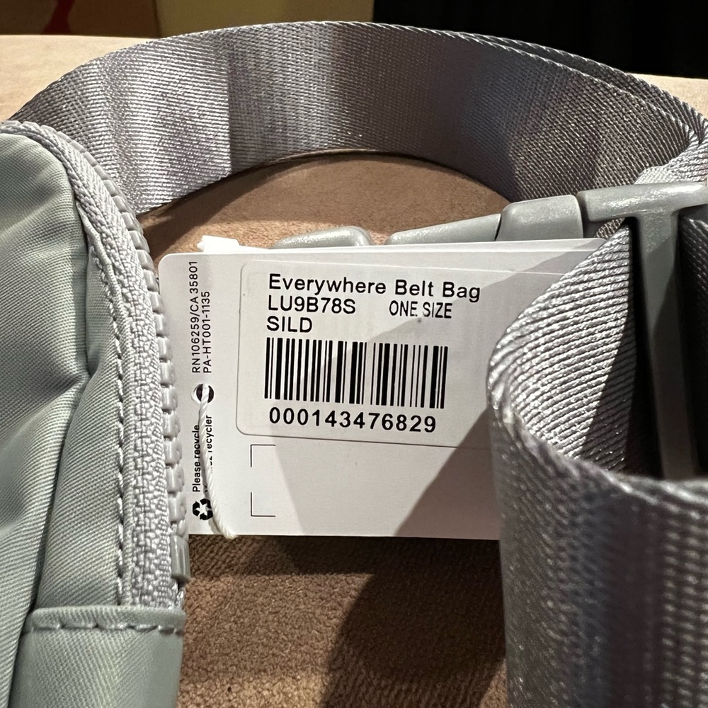 NWT Everywhere Belt Bag - Picture 2 of 2